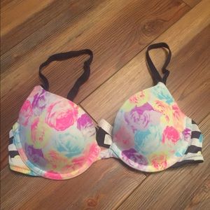 Victoria’s Secret Pink wear Everywhere Demi Bra